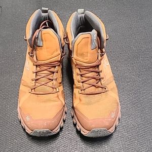 8.5 On waterproof cloudrock boots